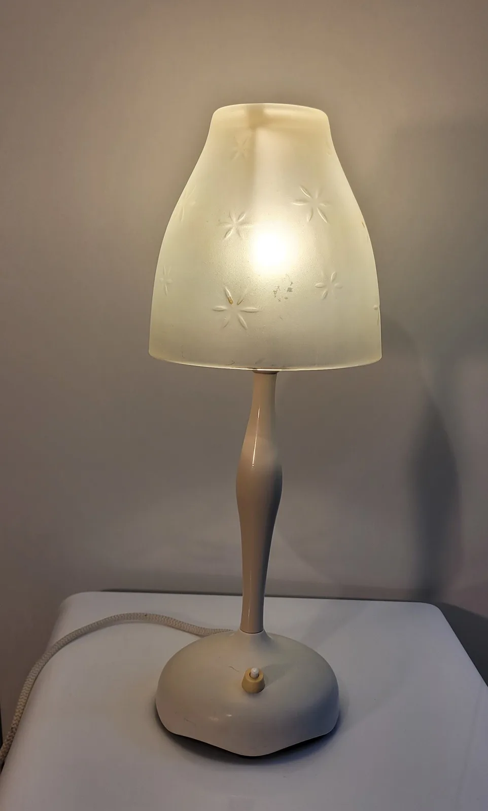 AFTONSTUND table lamp (glass shade)