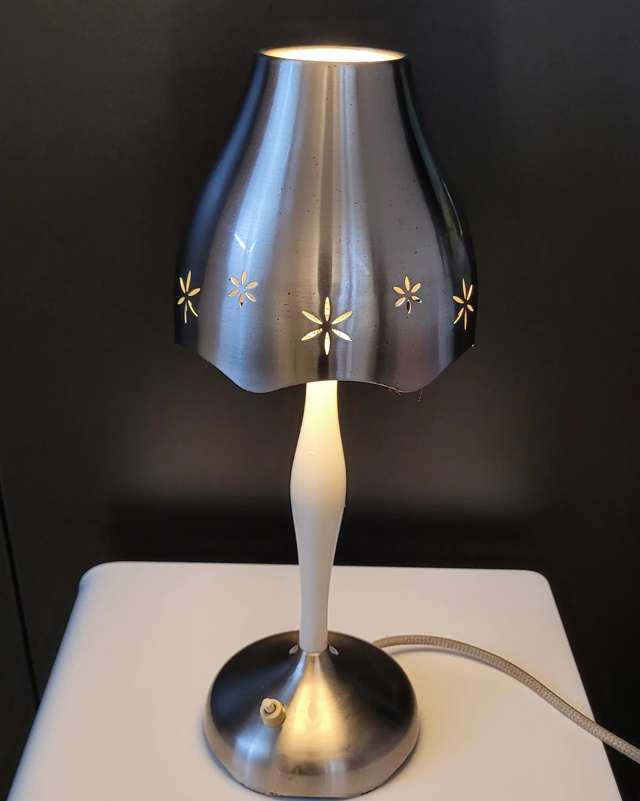 AFTONSTUND table lamp (metal shade)